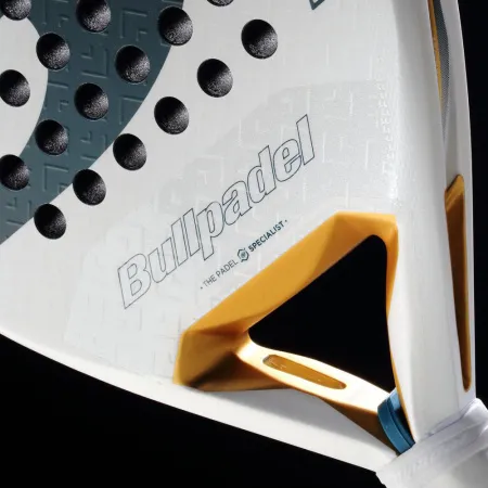 Ракетка для падела BULLPADEL Pearl 26, 493804, для профессионалов, карбон, бело-серый за 35&nbsp;929.50 ₽ купить в о Набережных Челнах